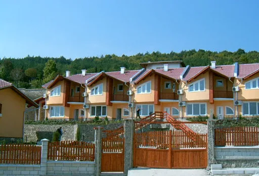 Строителство на 8 къщи в Балчик, с. Рогачево