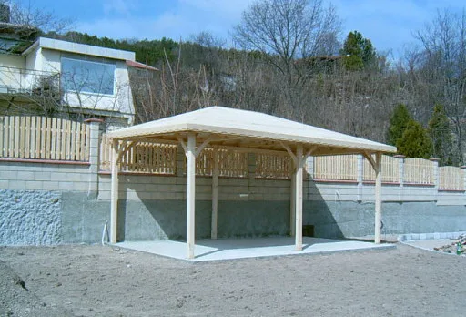 Направа на път и масивна ограда на вила до Балчик