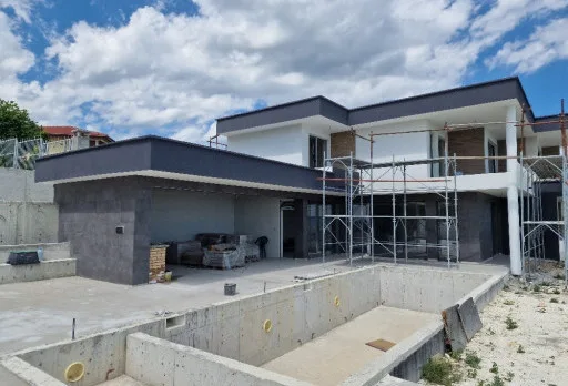 Модерна вила с плосък покрив в Балчик