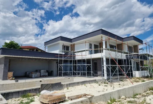 Модерна вила с плосък покрив в Балчик