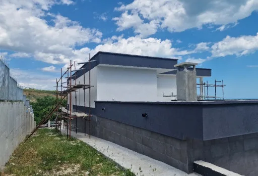 Модерна вила с плосък покрив в Балчик