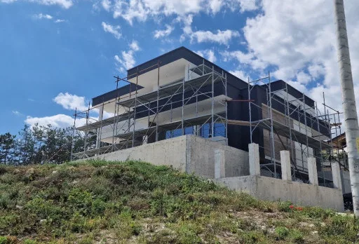 Модерна вила с плосък покрив в Балчик