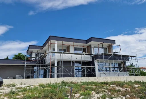 Модерна вила с плосък покрив в Балчик