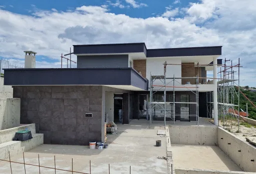 Модерна вила с плосък покрив в Балчик