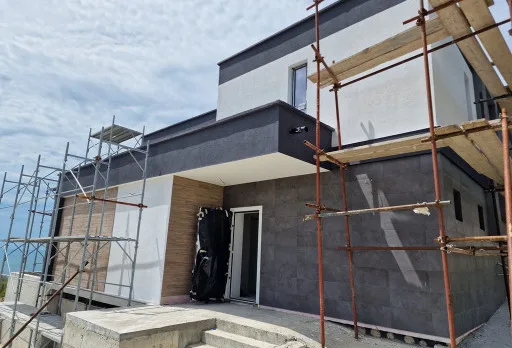 Модерна вила с плосък покрив в Балчик