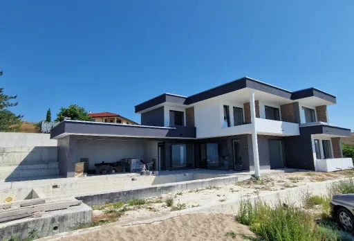 Модерна вила с плосък покрив в Балчик