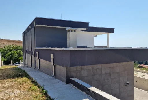 Модерна вила с плосък покрив в Балчик