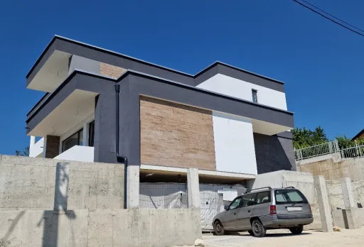 Модерна вила с плосък покрив в Балчик