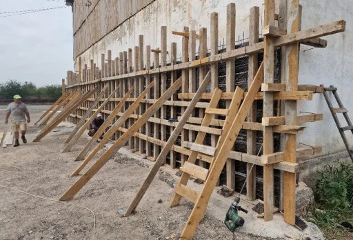 Строителство на складове за зърно в Кардам