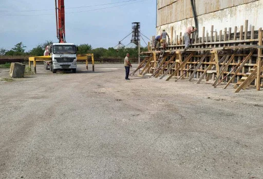 Строителство на складове за зърно в Кардам