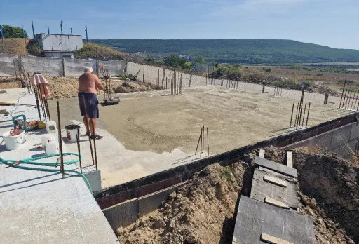 Класическа къща с покрив от керемиди – Рогачево 