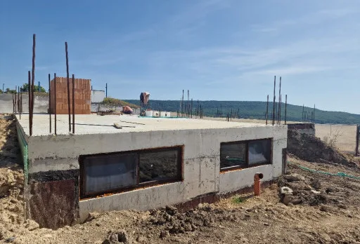 Класическа къща с покрив от керемиди – Рогачево 