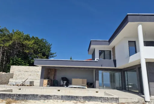 Модерна вила с плосък покрив в Балчик
