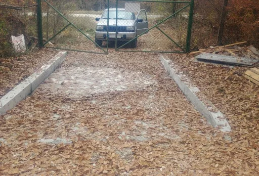 Направа на път от трошен камък и бетонно корито до с. Батово