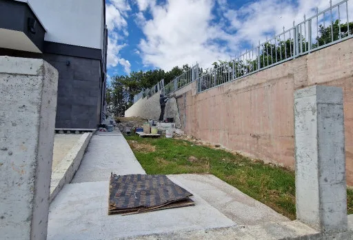 Модерна вила с плосък покрив в Балчик