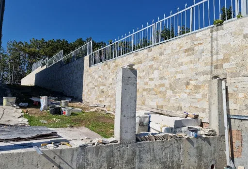 Модерна вила с плосък покрив в Балчик