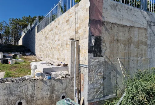 Модерна вила с плосък покрив в Балчик