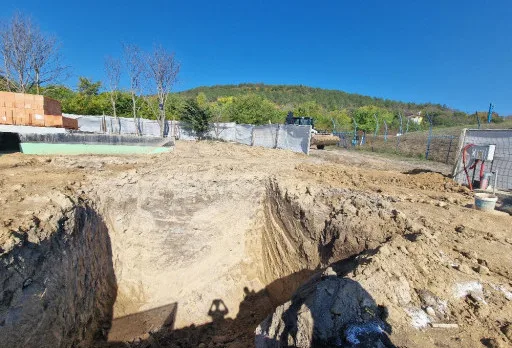 Класическа къща с покрив от керемиди – Рогачево 