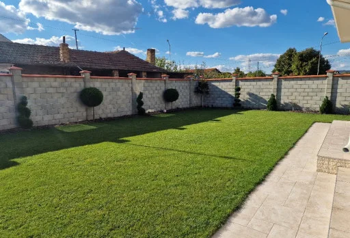 Двуетажна къща с паркомясто – с. Тополи, Варна