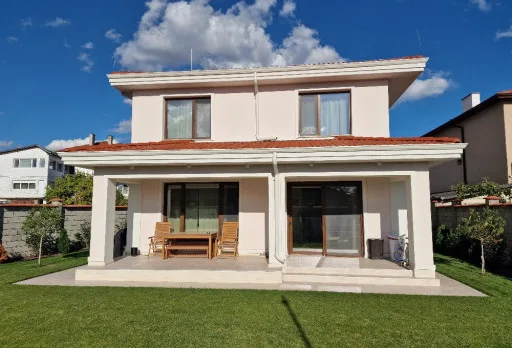 Двуетажна къща с паркомясто – с. Тополи, Варна