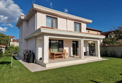 Двуетажна къща с паркомясто – с. Тополи, Варна