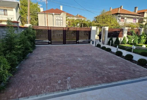 Двуетажна къща с паркомясто – с. Тополи, Варна