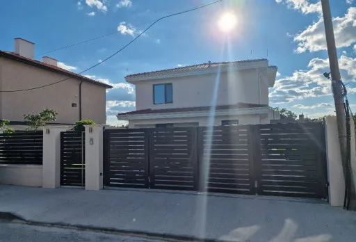 Двуетажна къща с паркомясто – с. Тополи, Варна