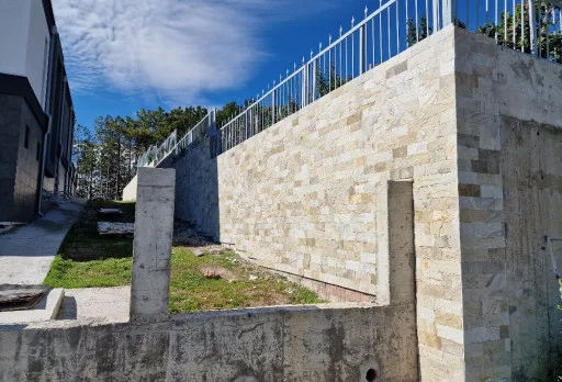 Модерна вила с плосък покрив в Балчик