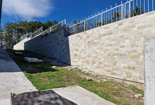 Модерна вила с плосък покрив в Балчик