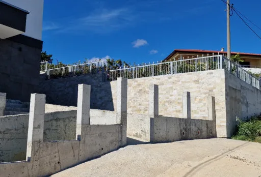 Модерна вила с плосък покрив в Балчик