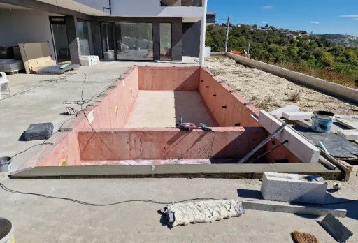 Модерна вила с плосък покрив в Балчик