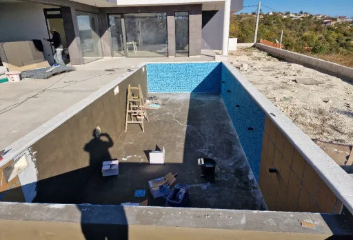 Модерна вила с плосък покрив в Балчик