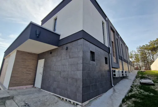 Модерна вила с плосък покрив в Балчик