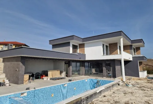 Модерна вила с плосък покрив в Балчик