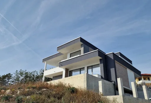 Модерна вила с плосък покрив в Балчик