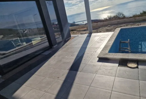 Модерна вила с плосък покрив в Балчик