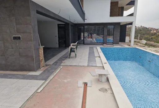 Модерна вила с плосък покрив в Балчик