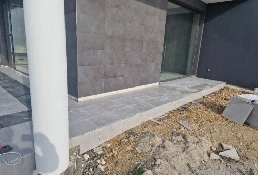 Модерна вила с плосък покрив в Балчик