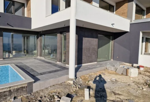 Модерна вила с плосък покрив в Балчик