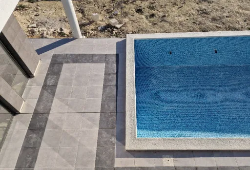 Модерна вила с плосък покрив в Балчик