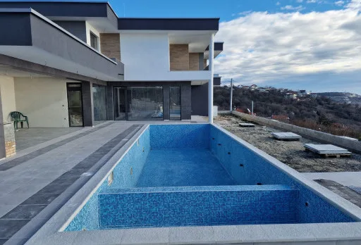 Модерна вила с плосък покрив в Балчик