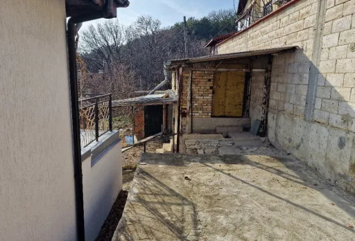 Bau-, Reparatur- und Landschaftsgestaltungsarbeiten an einem Haus in Varna