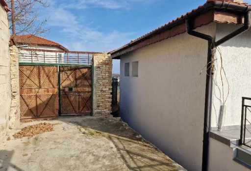 Bau-, Reparatur- und Landschaftsgestaltungsarbeiten an einem Haus in Varna