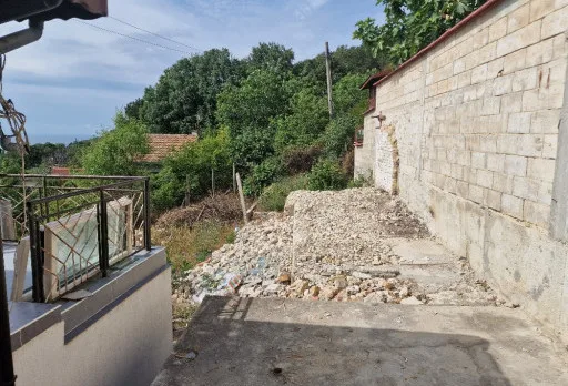 Bau-, Reparatur- und Landschaftsgestaltungsarbeiten an einem Haus in Varna