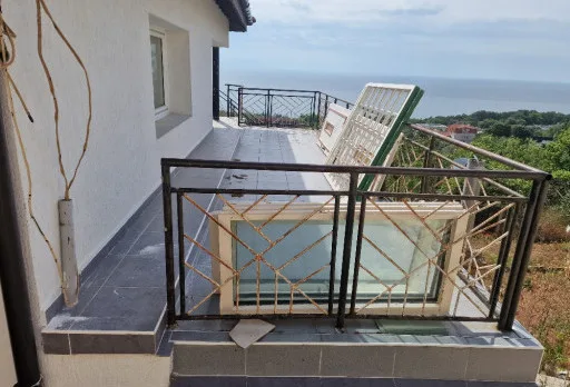 Bau-, Reparatur- und Landschaftsgestaltungsarbeiten an einem Haus in Varna