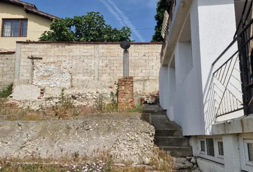 Bau-, Reparatur- und Landschaftsgestaltungsarbeiten an einem Haus in Varna