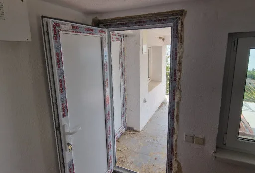 Bau-, Reparatur- und Landschaftsgestaltungsarbeiten an einem Haus in Varna