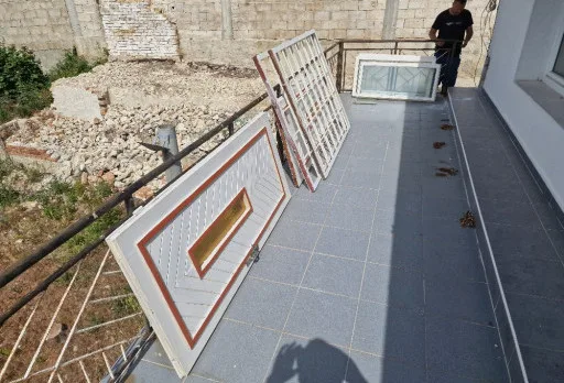 Bau-, Reparatur- und Landschaftsgestaltungsarbeiten an einem Haus in Varna