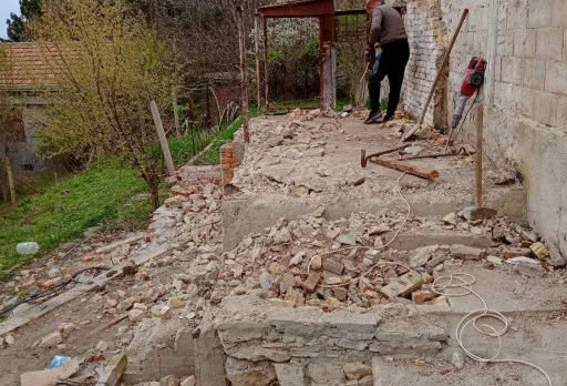 Bau-, Reparatur- und Landschaftsgestaltungsarbeiten an einem Haus in Varna