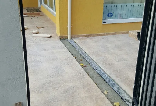 Строителство на отводнителен канал на вила в Албена